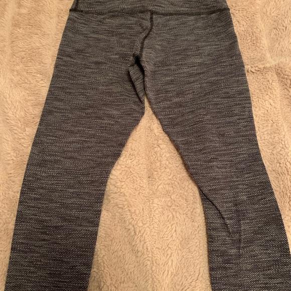 Lululemon Wunder Under Crop II - Picture 2 of 4